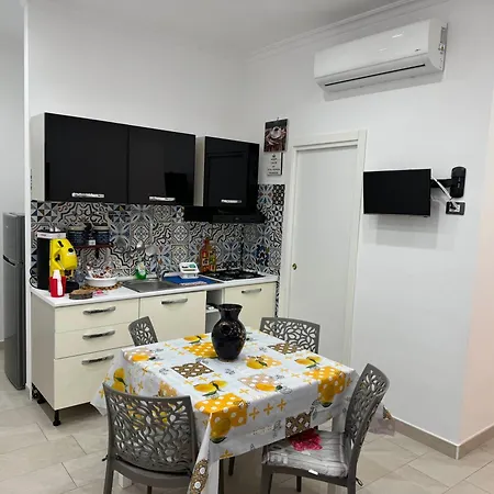 Casa Vacanza Rosmery 아파트 나폴리